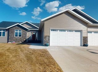5209 Sunlight Dr, Bismarck, ND 58503