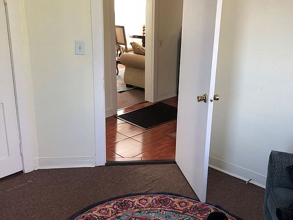 5th image of 624 5th St NE