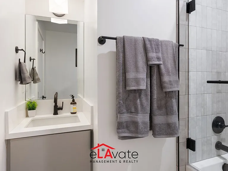 1035 N Serrano Ave #3 — Photo 19