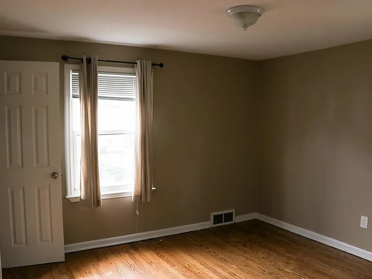 720 E Thirteen Mile Rd — Photo 10