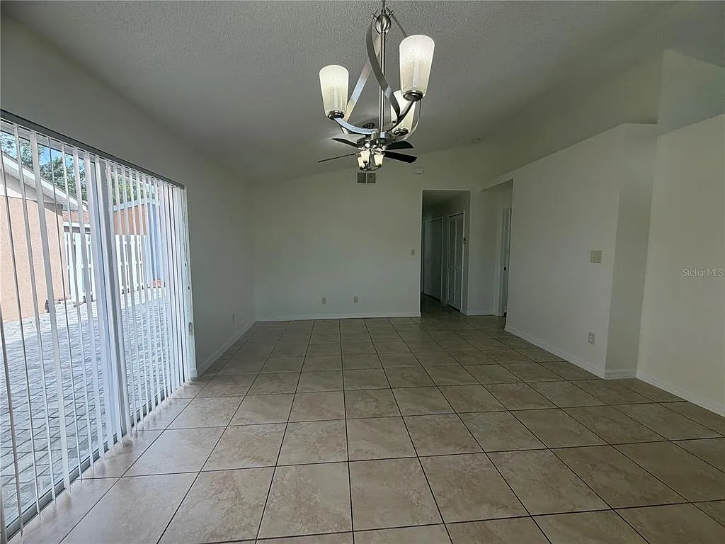 4 bed, 2.0 bath, 1263 sqft, $1,900 — Photo 4