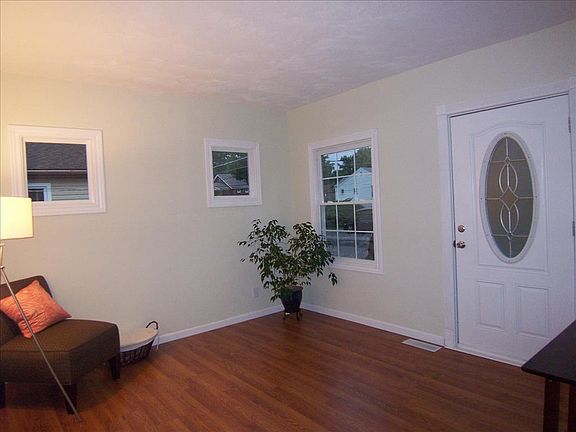 5th image of 7742 Clevedon St