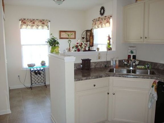 5th image of 229 Blue Robin Way