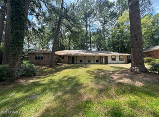 1163 Ferncrest Dr, Jackson, MS 39211