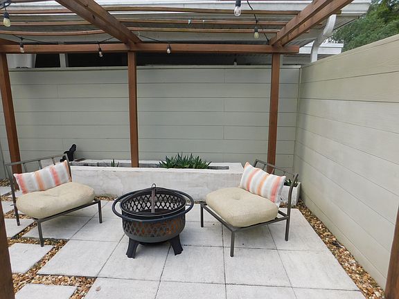 4th image of 2252 Howard Dr