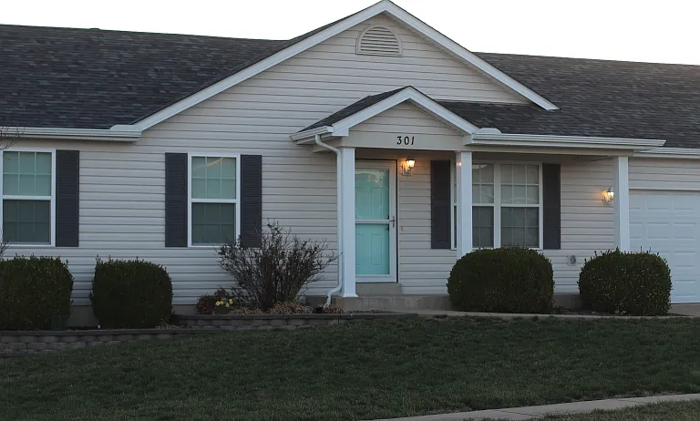 301 Double Creek Dr — Photo 3