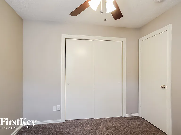 916 Willaby St — Photo 10