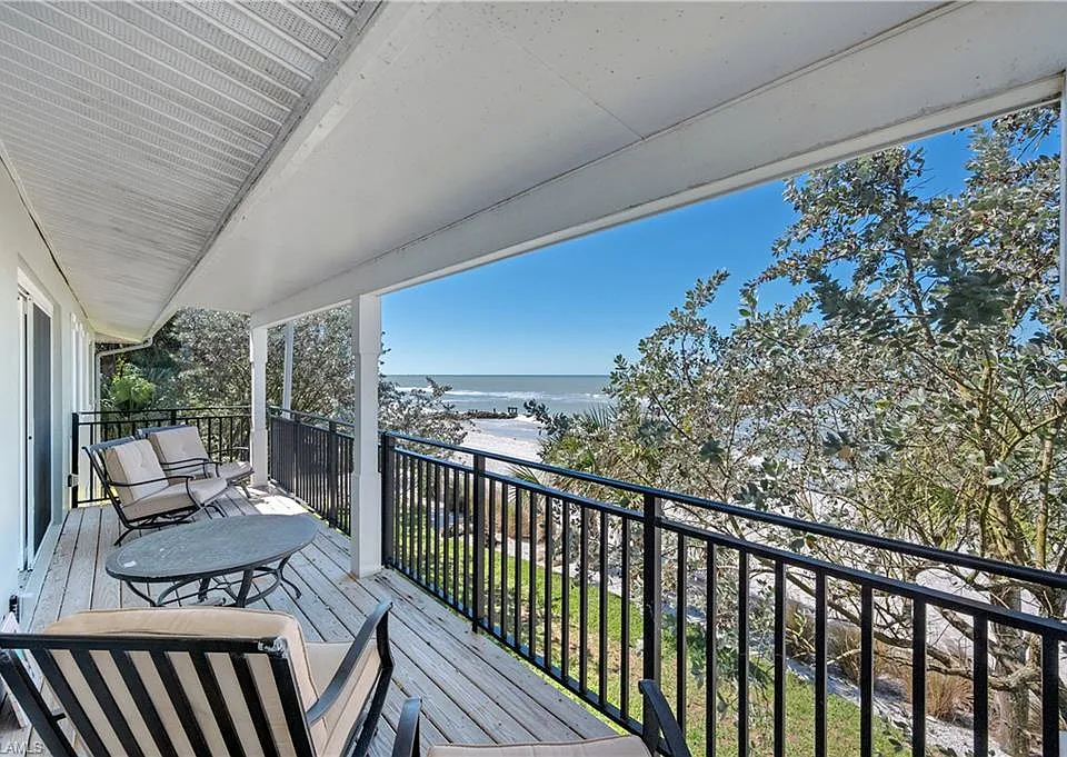 1065 Gulf Shore Blvd N #201