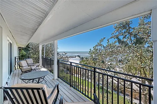 1065 Gulf Shore Blvd N Photo 1