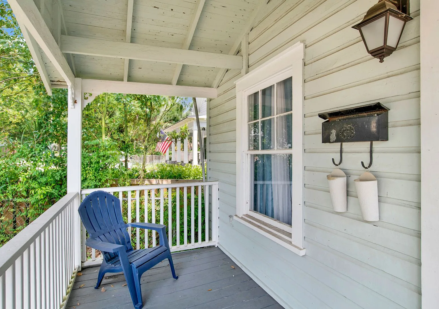 Downtown 1 Bedroom Cottage — Photo 3