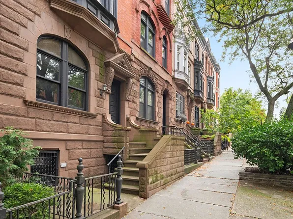 130 Manhattan Ave