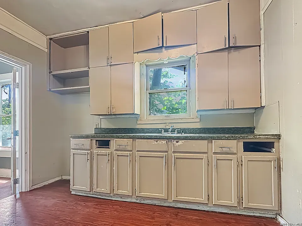 3 bed, 1400 sqft, $1,400 — Photo 3