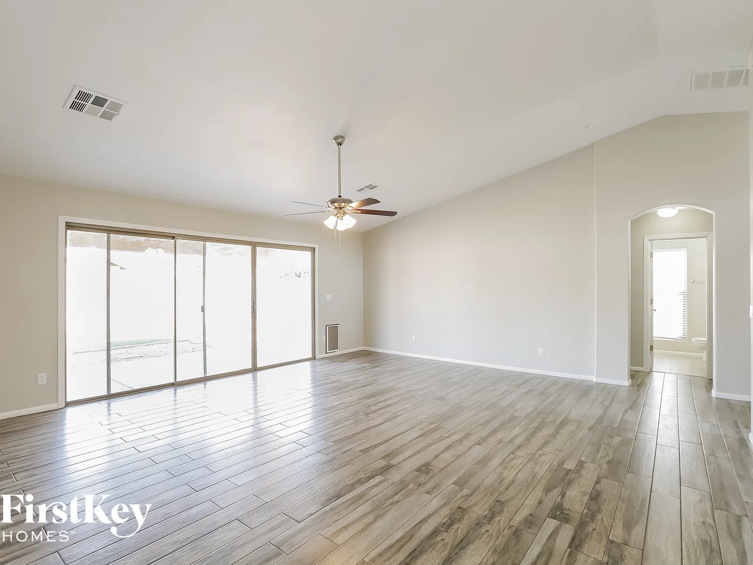3 bed, 2.0 bath, 1549 sqft, $2,050 — Photo 3