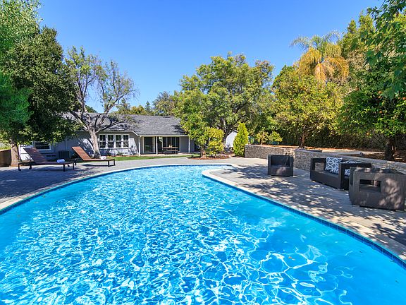 3rd image of 4723 Vista De Oro Ave