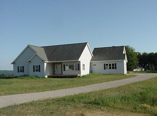 11149 E Meadow View Dr, Suttons Bay, MI 49682