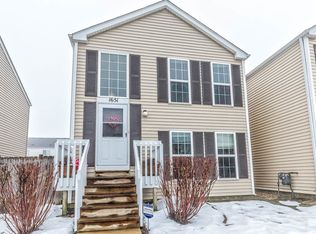 1651 Victoria Park Cir, Aurora, IL 60504