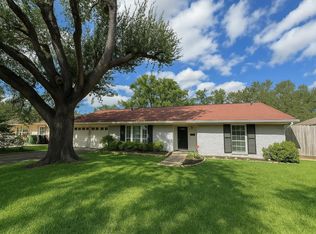 9646 Meadowglen Ln, Houston, TX 77063