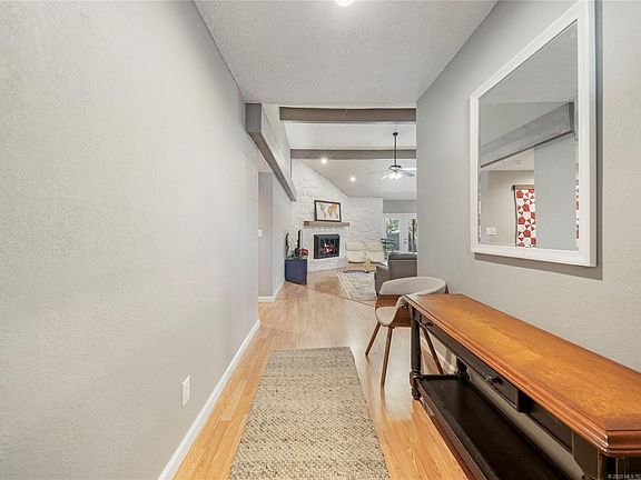 4th image of 2505 E Dallas St