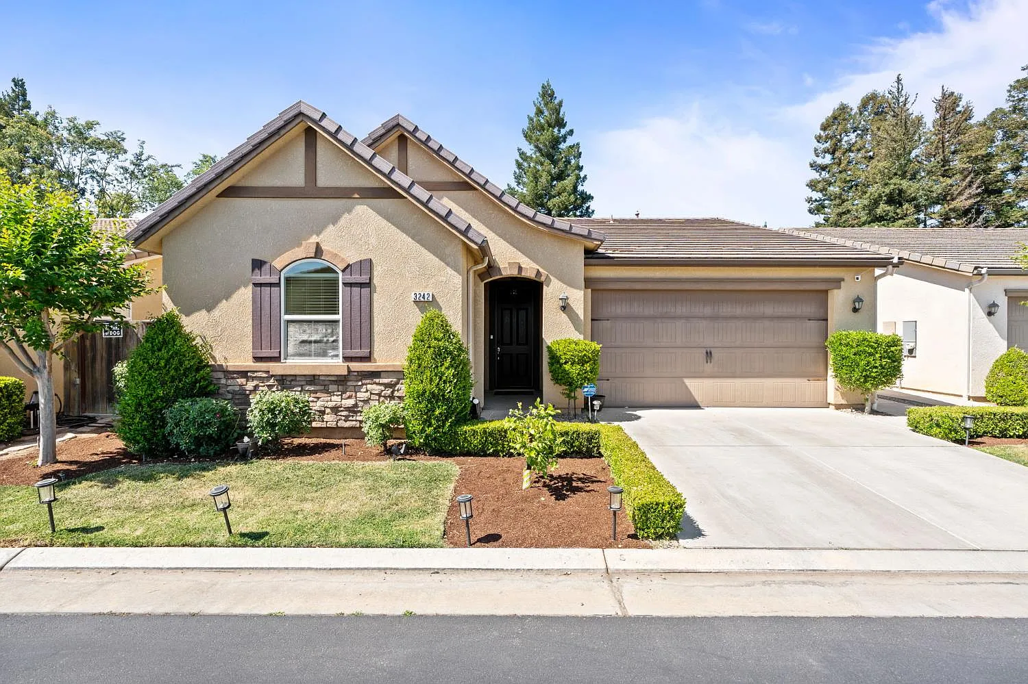 3242 W Anthem Dr photo 1