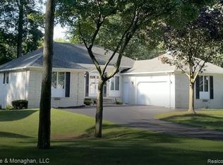 1927 Hugo St, Saint Clair, MI 48079