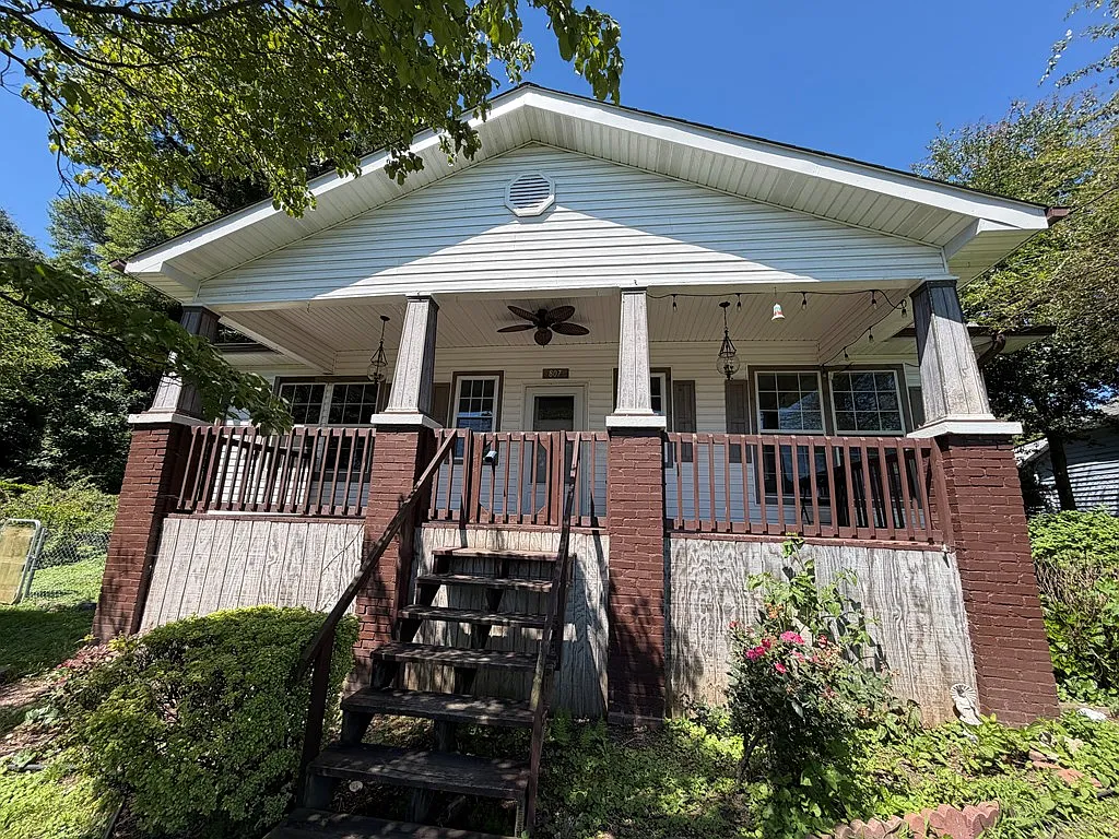 3 bed, 1100 sqft, $1,200 — Photo 2