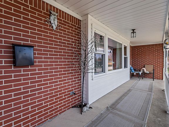 3rd image of 213 Westmoreland Dr W