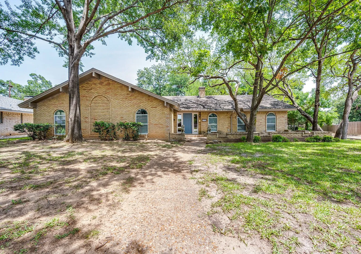 Move-In Ready 4-Bedroom Home with Large Fenced Backyard — Photo 1