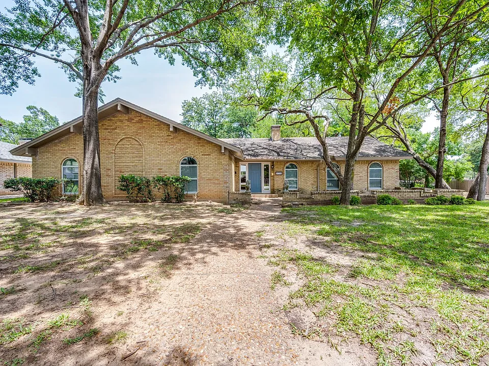 1710 Green Oaks Dr