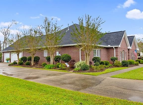 3rd image of 412 White Oak Dr