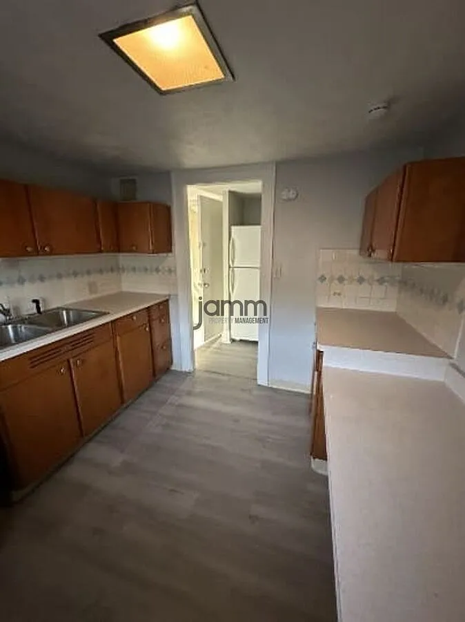 Large 1-Bedroom Apartment in Lakewood! — Photo 4