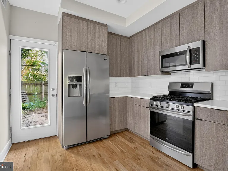 2336 W Thompson St — Photo 10