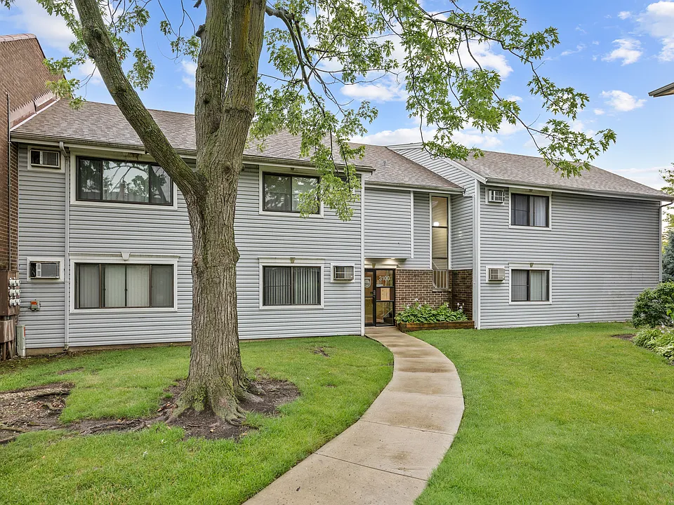3100 Bayside Dr