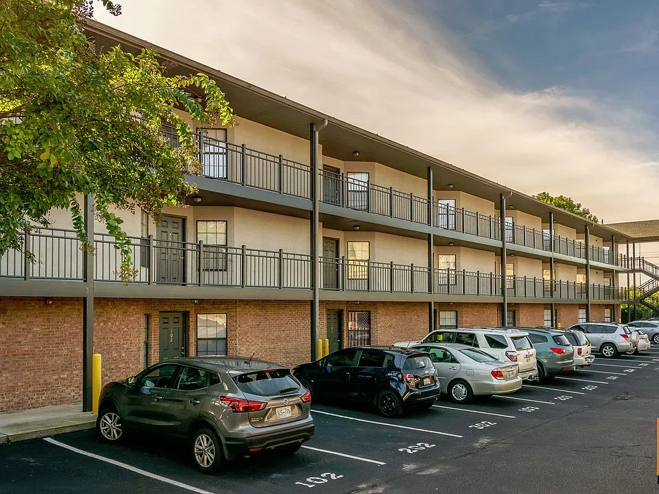 2201 Lake Ave #107