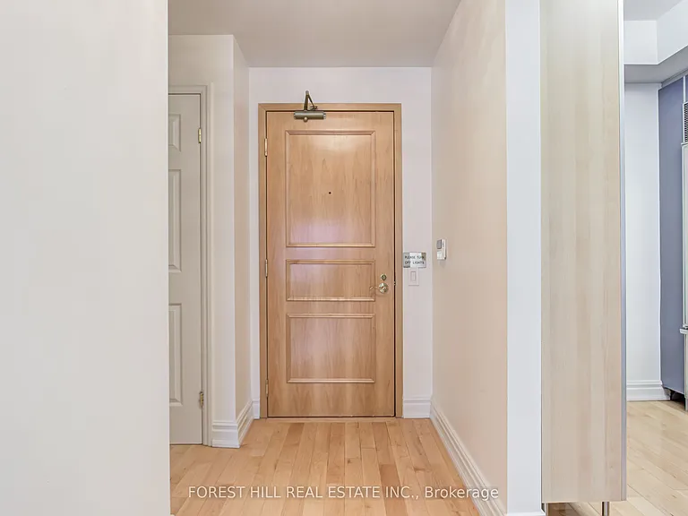 38 Avenue Rd #201 — Photo 6