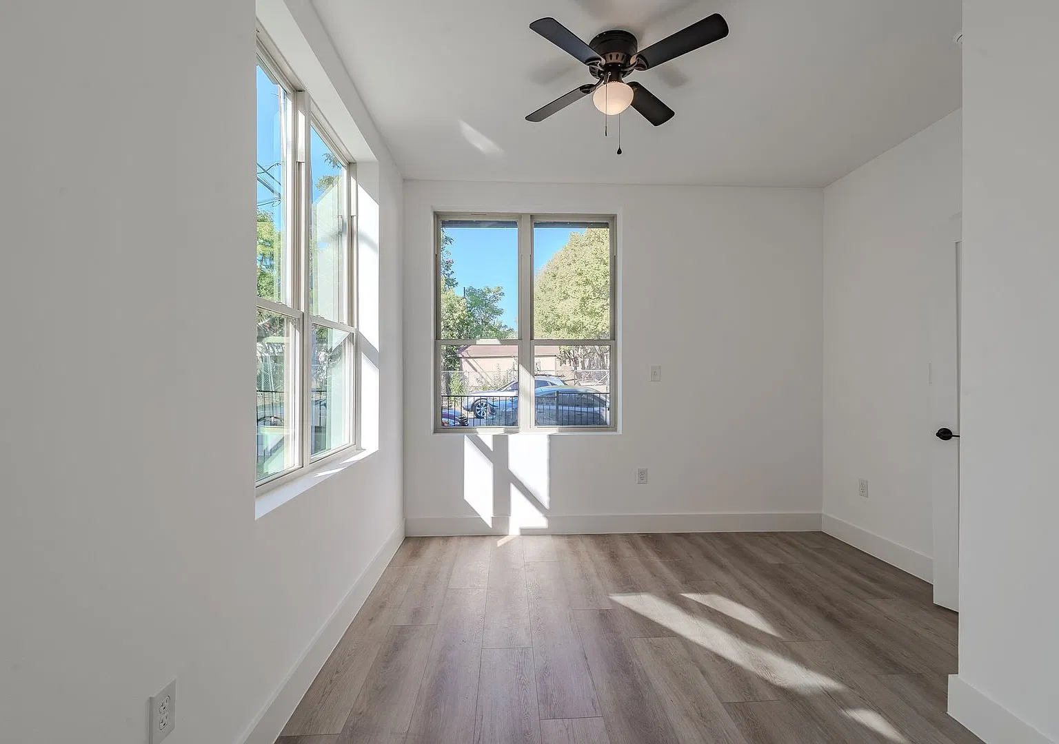 Rooftop Living Steps from Greenville Ave | 3BR/3.5BA Townhome — Photo 4
