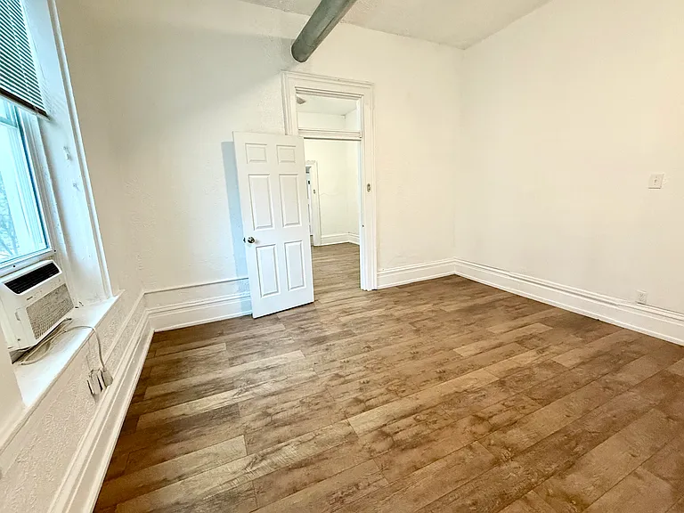 206 E 8th St #2 — Photo 8