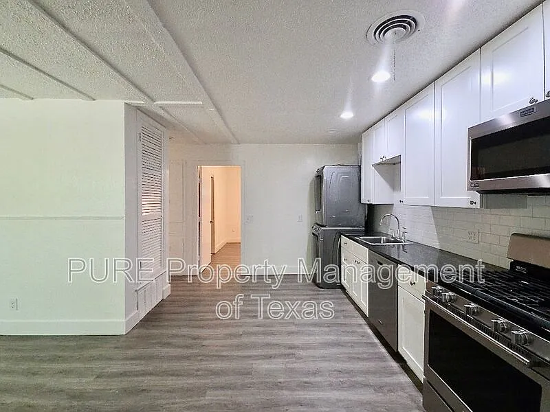 2 bed, 1.0 bath, 821 sqft, $1,600 — Photo 4