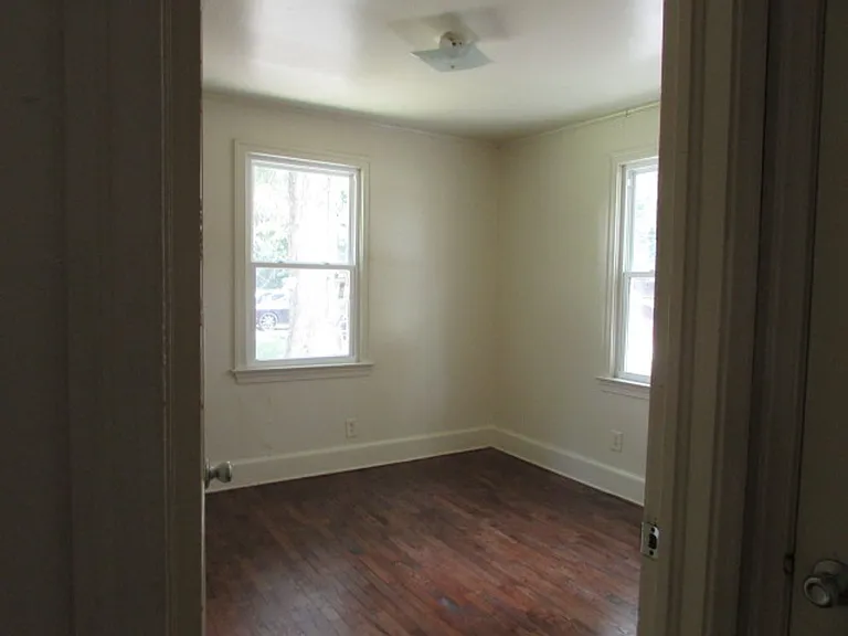 413 Loring Dr — Photo 4