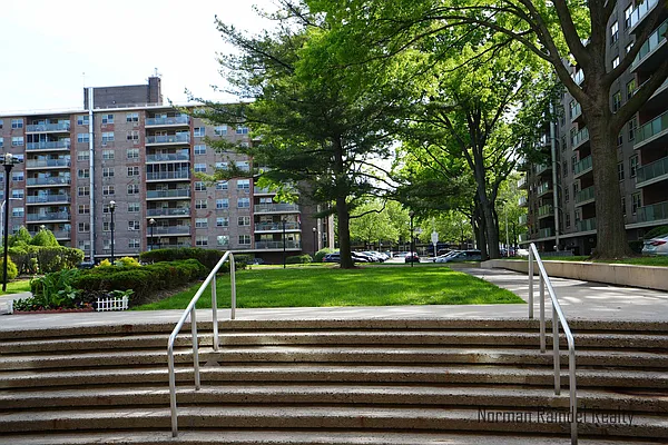 Rented by Norman Raindel, LREB | media 32