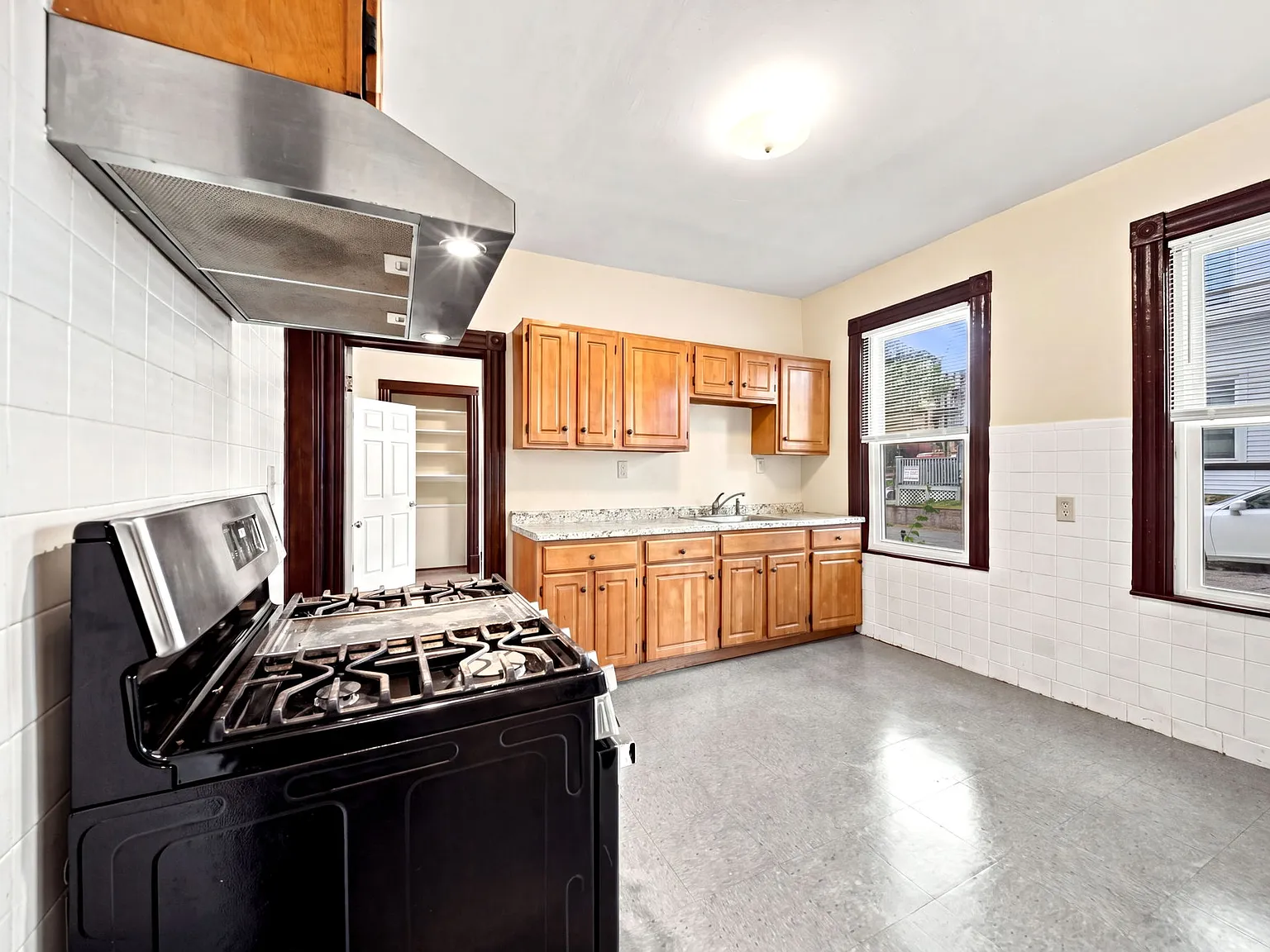 4 bed, 1400 sqft, $3,100 — Photo 2