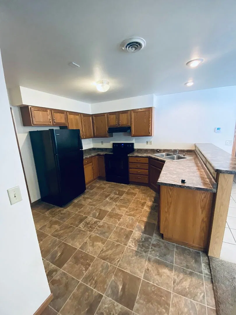 2 bed, 1.5 bath, 1328 sqft, $1,275 — Photo 2