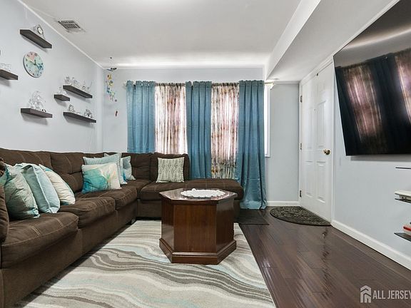 3rd image of 395 College Dr