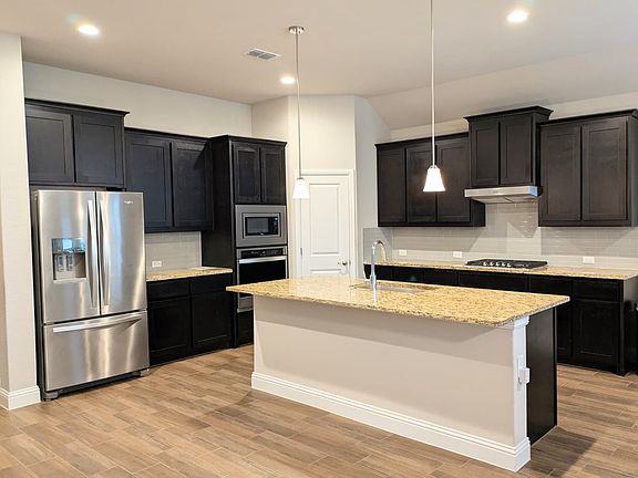 2nd image of 1140 Knightsbridge Rd