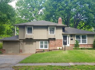 9709 Glenwood St, Overland Park, KS 66212