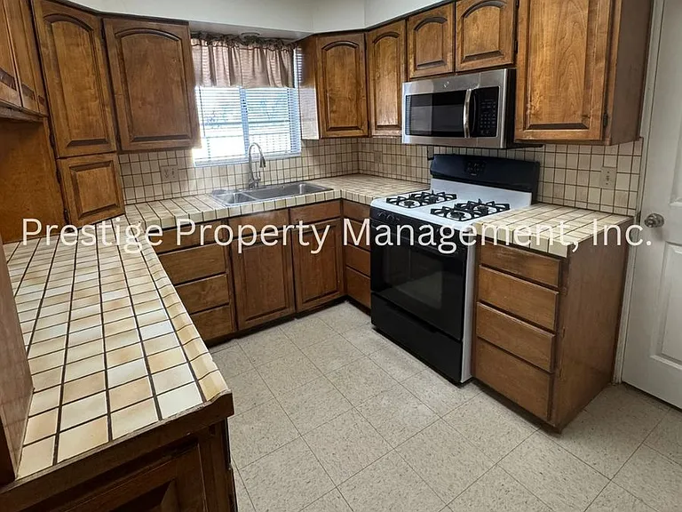 825 E Copper St — Photo 8