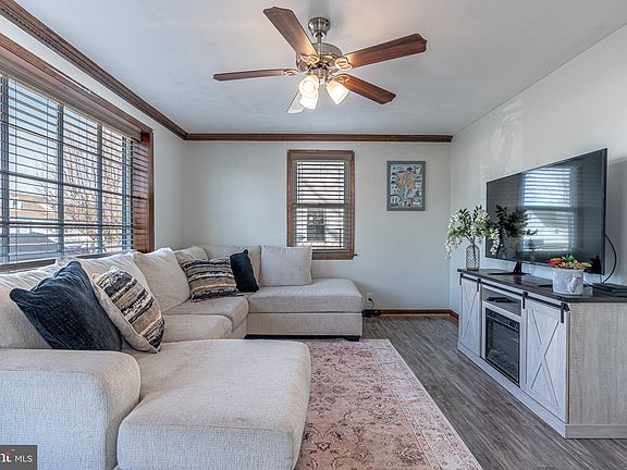 3rd image of 3502 Loganview Dr