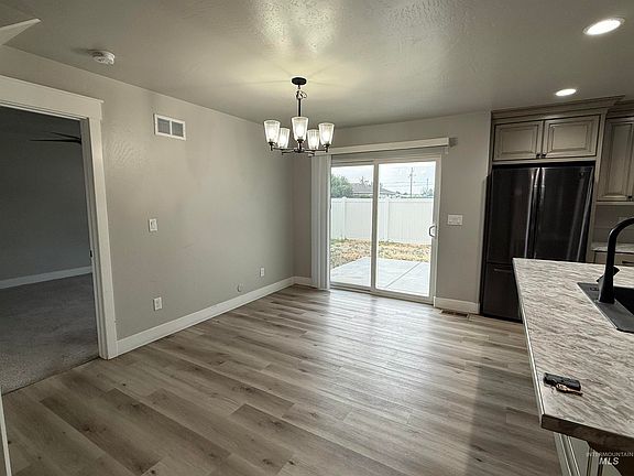 3rd image of 821 Jack Ave