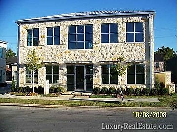 1st image of 1135 E 33rd Pl