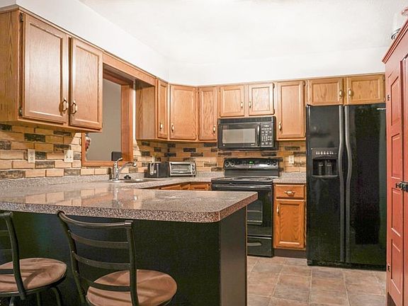 3rd image of 5576 Madrid Dr