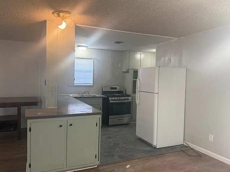 4425 Conley Ave — Photo 4